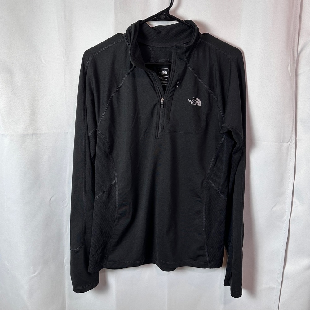 The North Face Women's Black Lightweight VaporWick 1/4-zip Pullover - Size Large